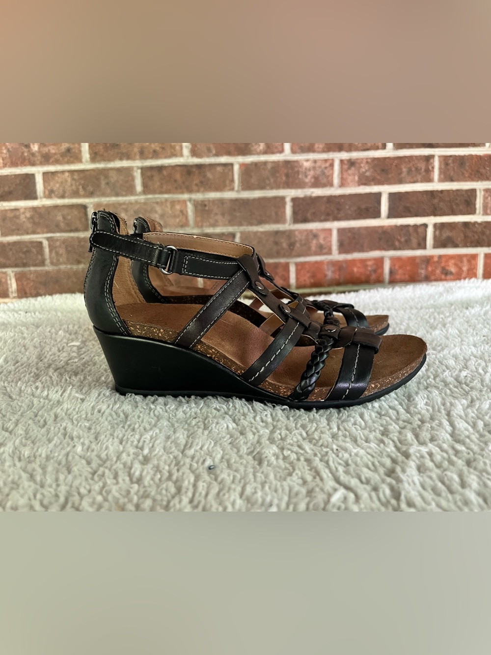 Earth Origins  KENDAL Size  8M Women’s Black Wedge Sandals Side Velcro. Back Zip